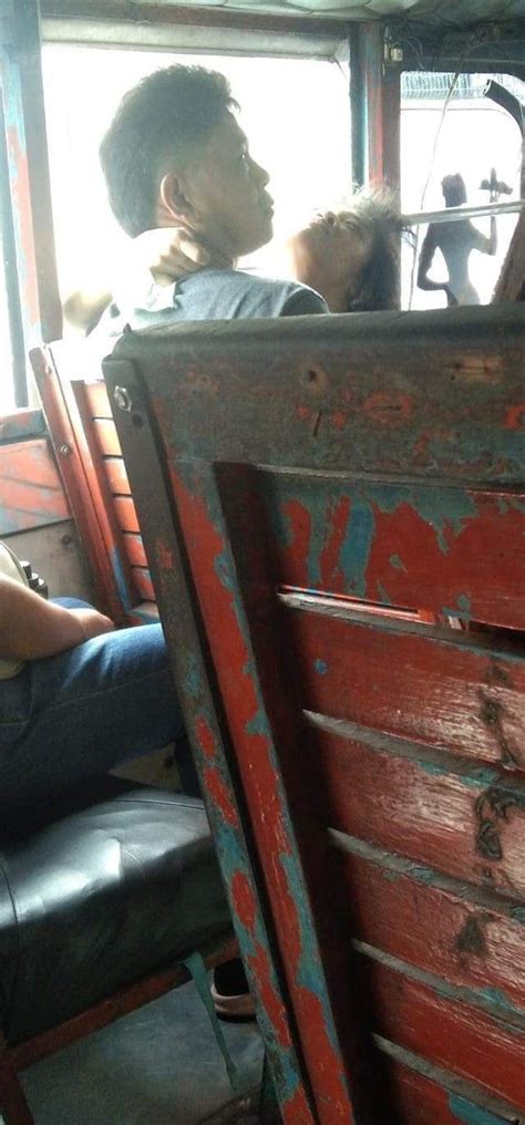 kinantot ako ng estudyanteng nakasabay ko sa bus .